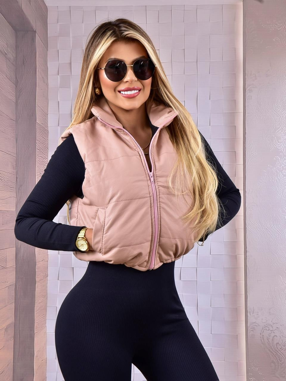 ¡✨La pieza comodín que faltaba en tu armario! 👗🖤👠