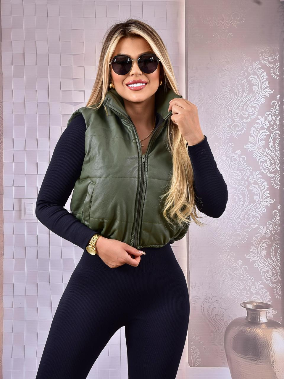 ¡✨La pieza comodín que faltaba en tu armario! 👗🖤👠